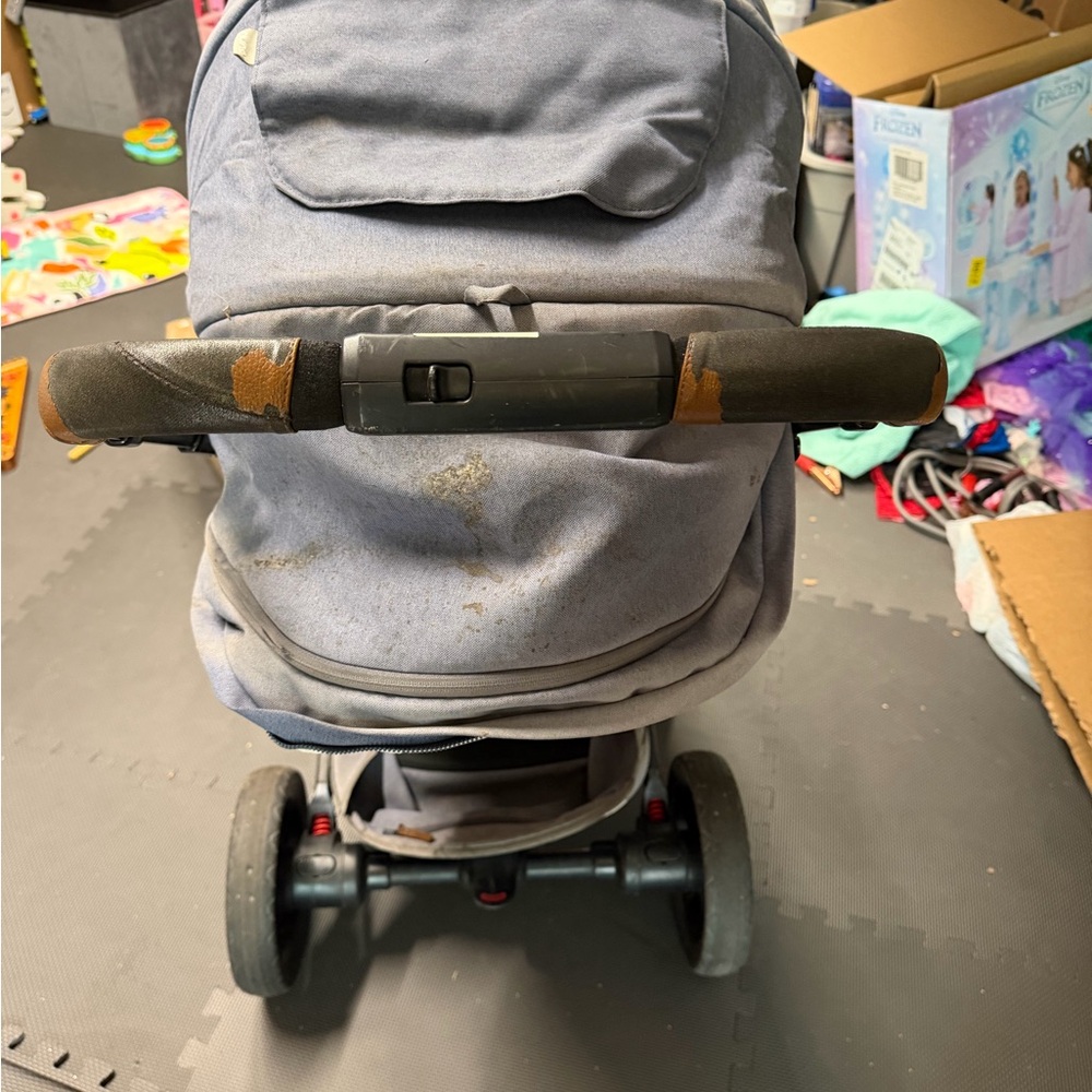 Nuna Tavo Stroller (for parts) 2 back wheels and seat liner are all thats left - Picture 6 of 10